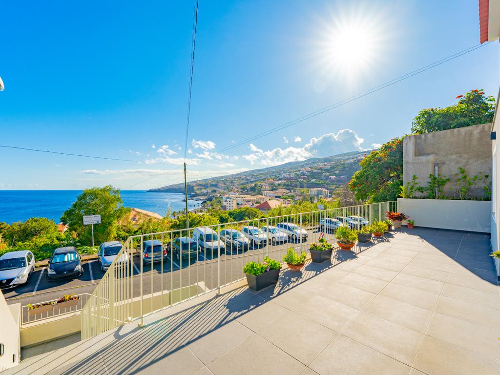 Espaçosa Moradia T3 + 1 com Vista Mar Deslumbrante- Santa Cruz - Image 35