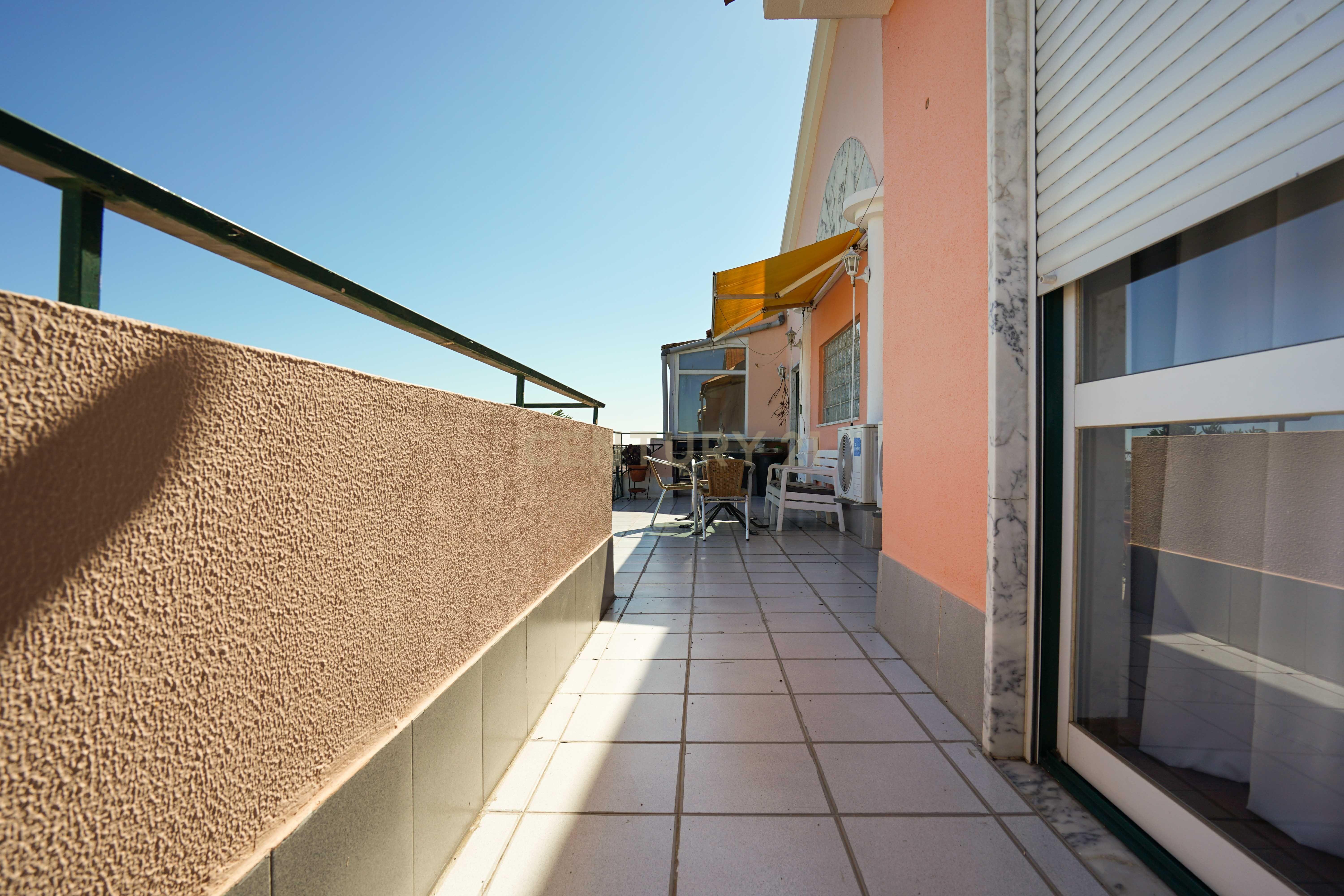 Transforme esta casa no seu novo lar - Encantadora Penthouse T2+2 - Image 14