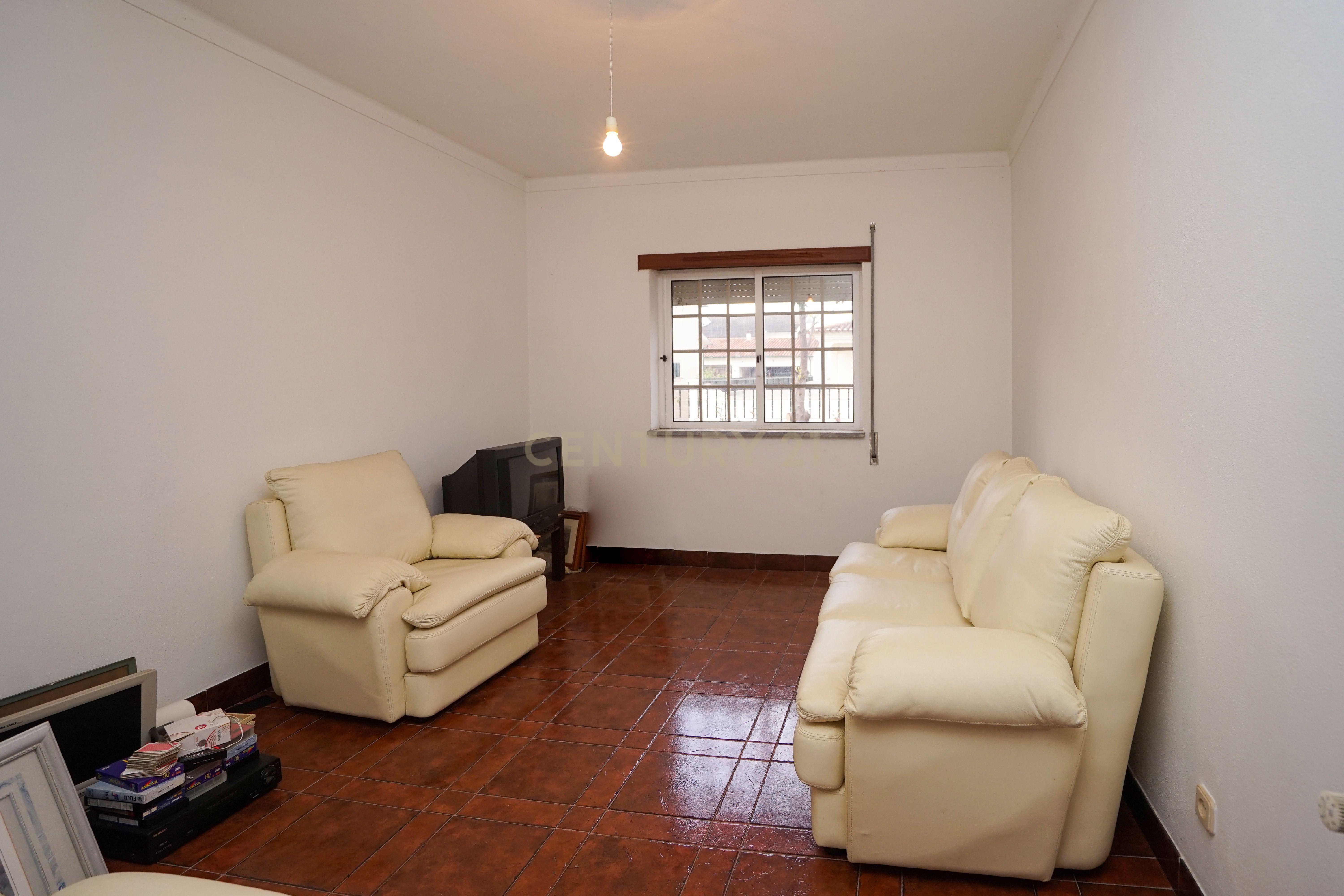 Moradia T5 - C/ espaço exterior e garagem - Image 7