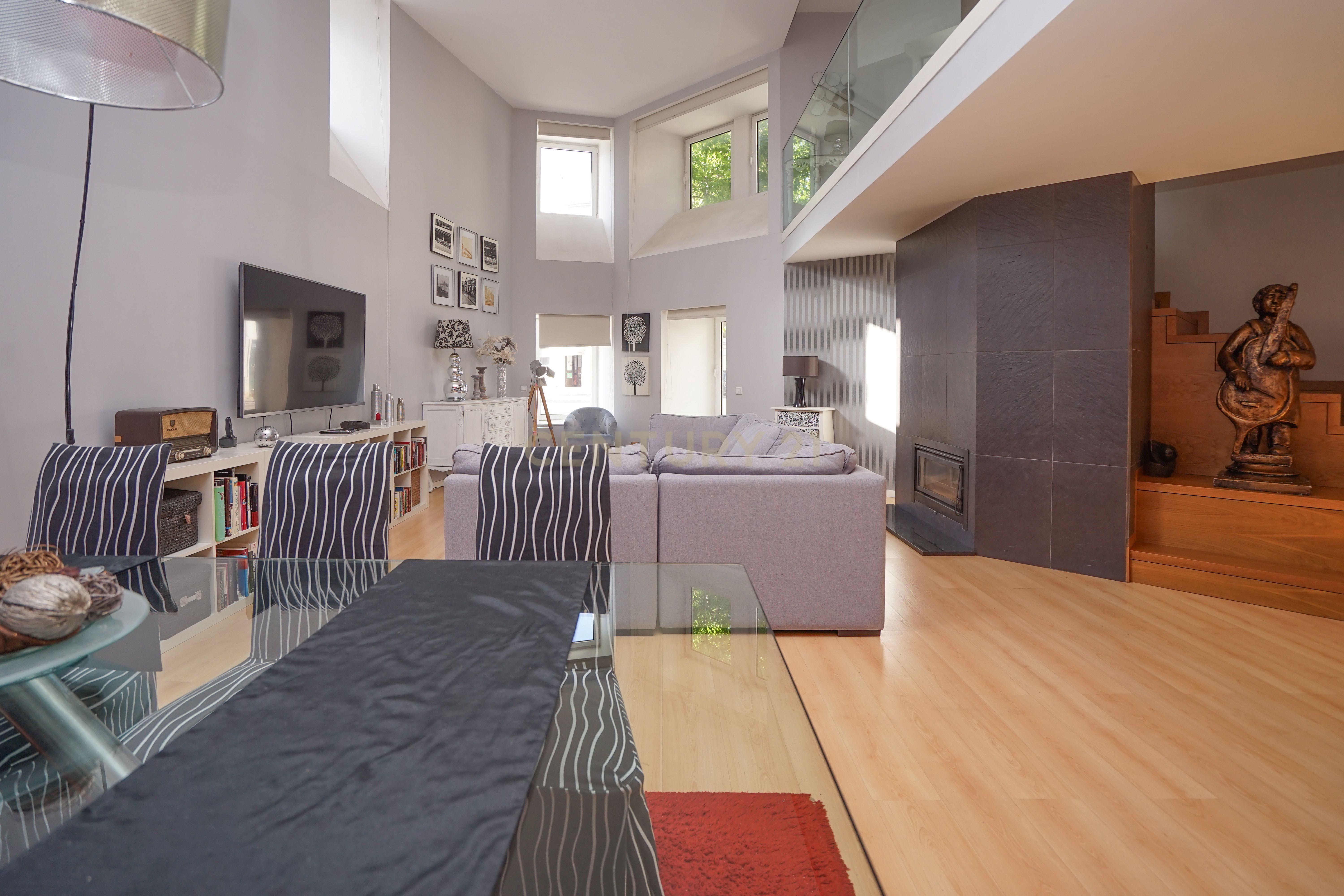 Moradia T4 - Arquitetura única - Centro da Vila - Image 16