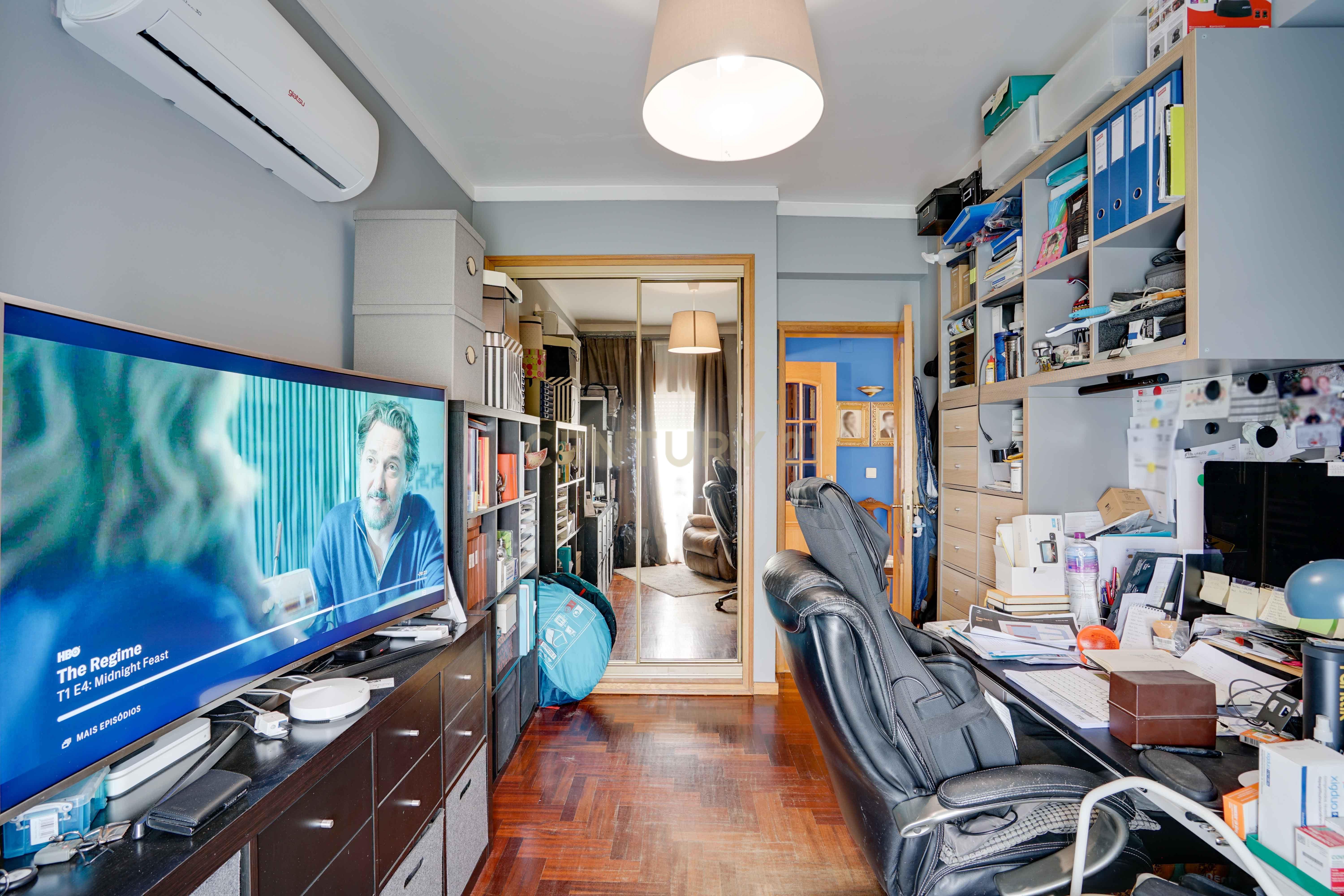 Apartamento T3 com  Box  na Portela - Image 21