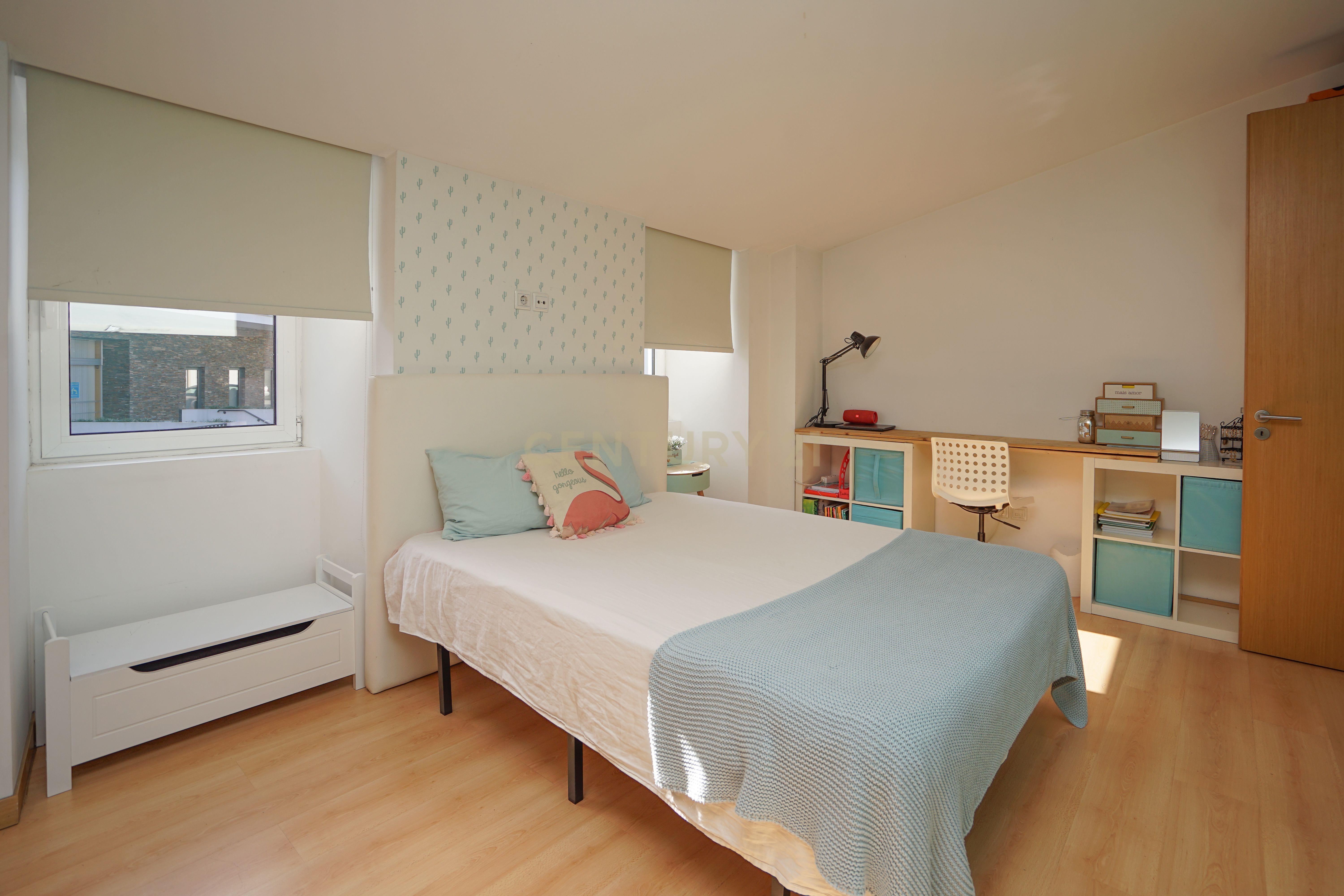 Moradia T4 - Arquitetura única - Centro da Vila - Image 33