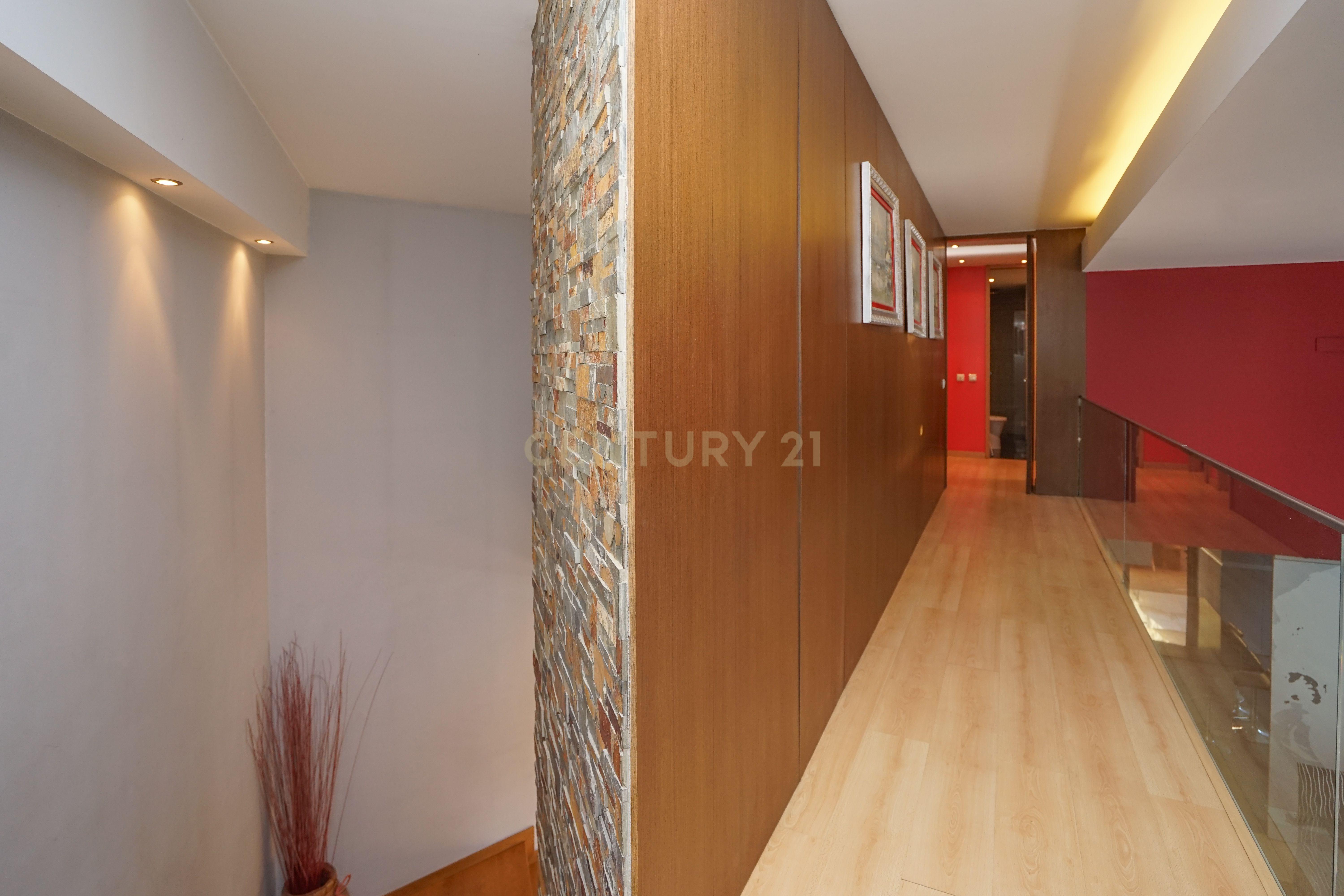 Moradia T4 - Arquitetura única - Centro da Vila - Image 27