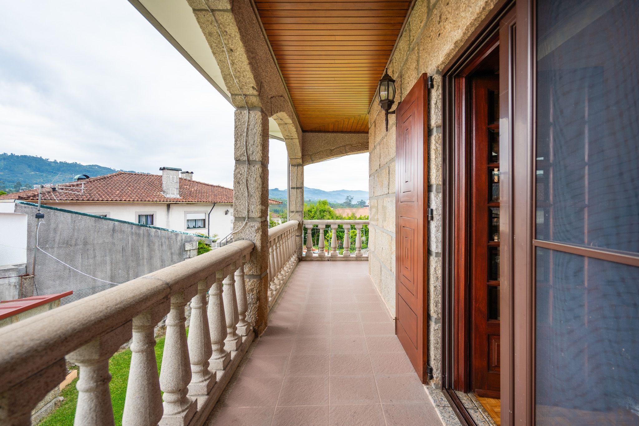 Imponente Moradia com 8 quartos, construída em pedra, situada em Prozelo, Arcos de Valdevez - Image 11
