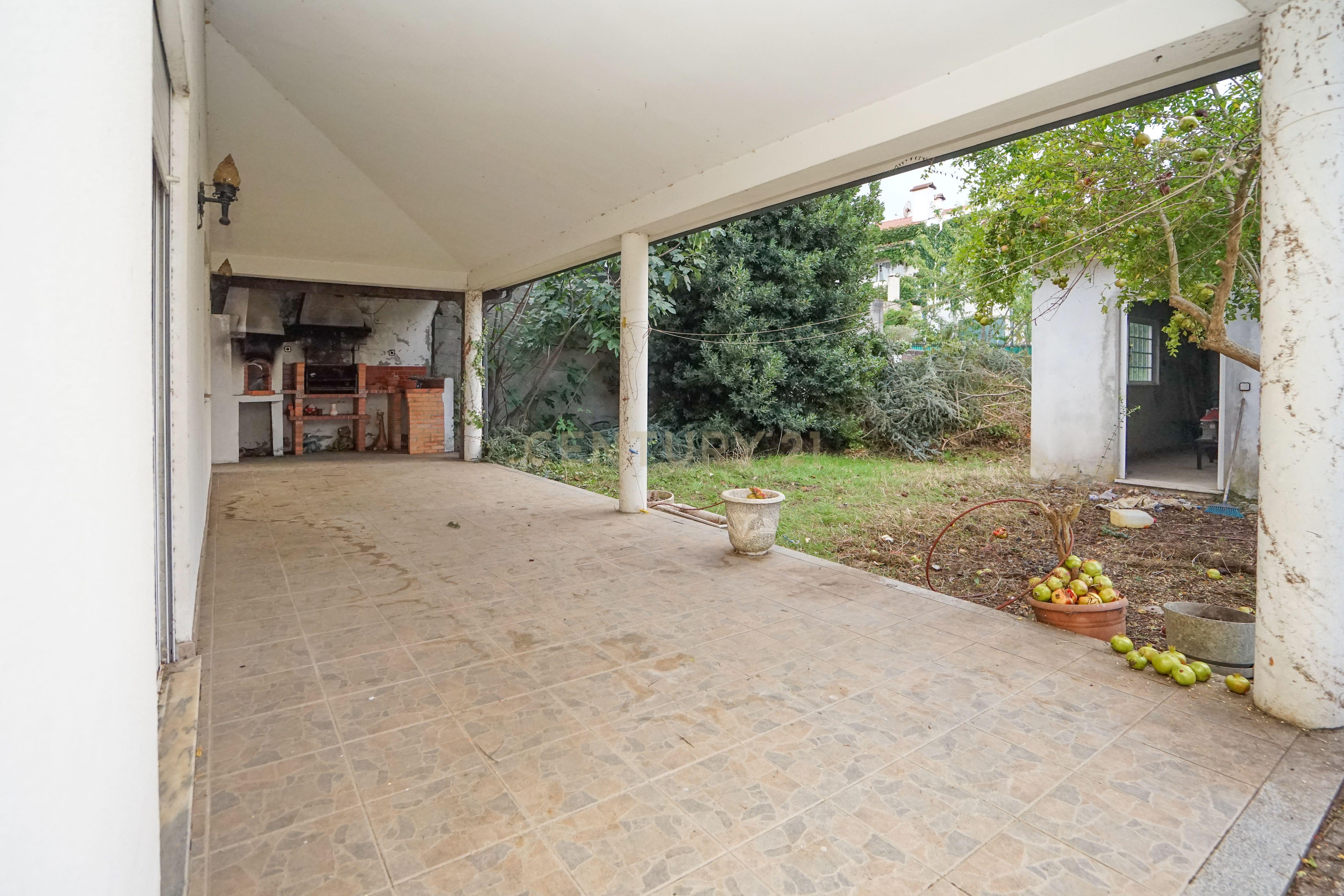 Moradia T5 - C/ espaço exterior e garagem - Image 34