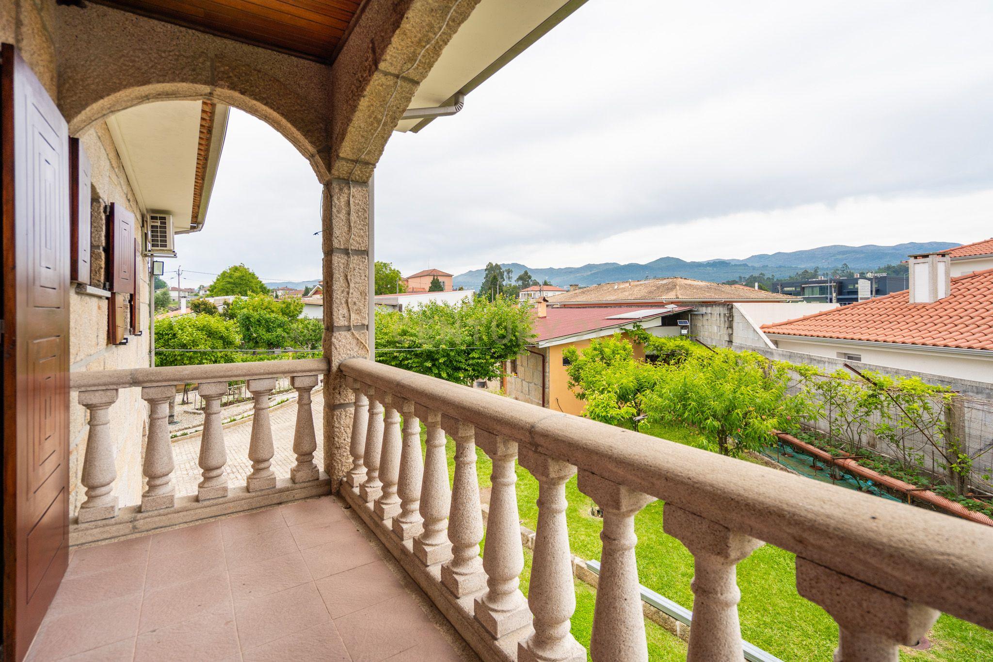 Imponente Moradia com 8 quartos, construída em pedra, situada em Prozelo, Arcos de Valdevez - Image 13