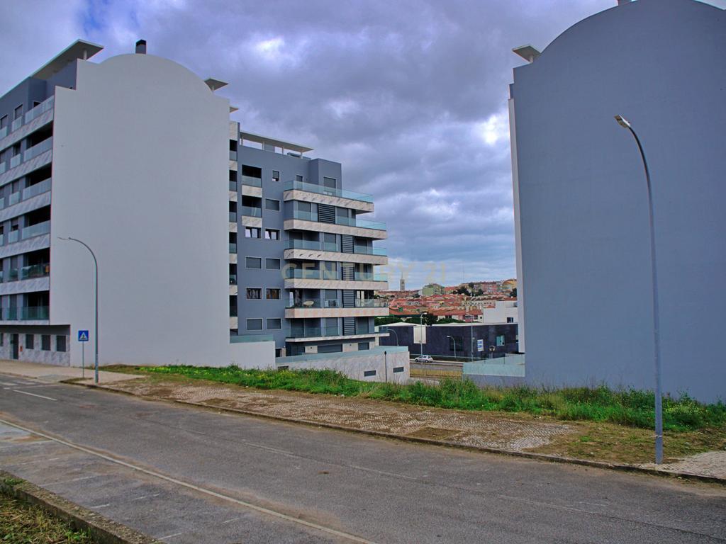 Oportunidade De Investimento Terreno Centro Amadora  com projeto aprovado e licenças a pagamento - Image 10