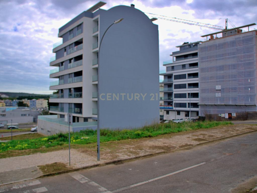 Oportunidade De Investimento Terreno Centro Amadora  com projeto aprovado e licenças a pagamento - Image 13
