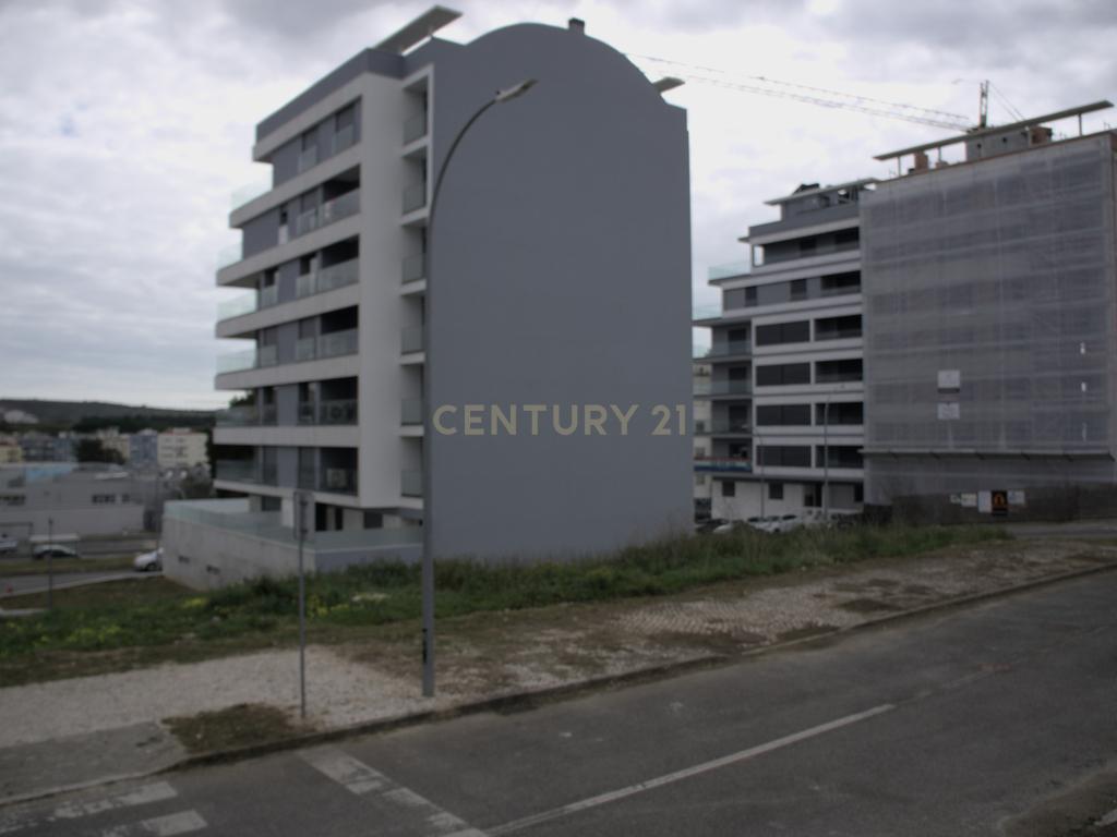 Oportunidade De Investimento Terreno Centro Amadora  com projeto aprovado e licenças a pagamento - Image 10