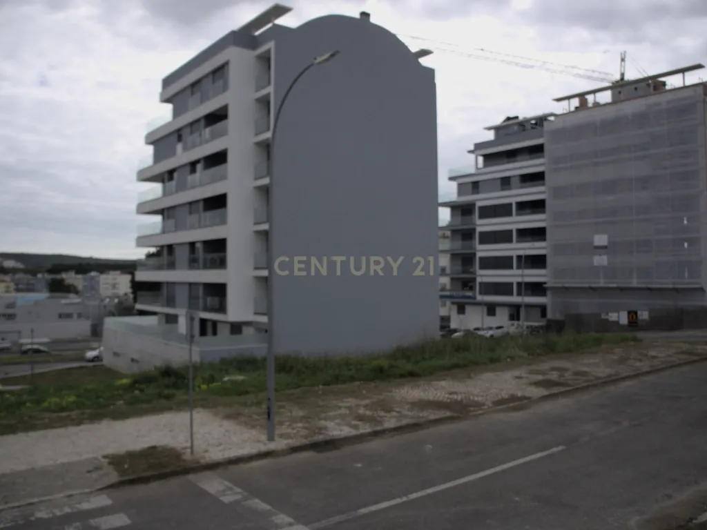 Oportunidade De Investimento Terreno Centro Amadora com projeto aprovado e licenças a pagamento - Image 10
