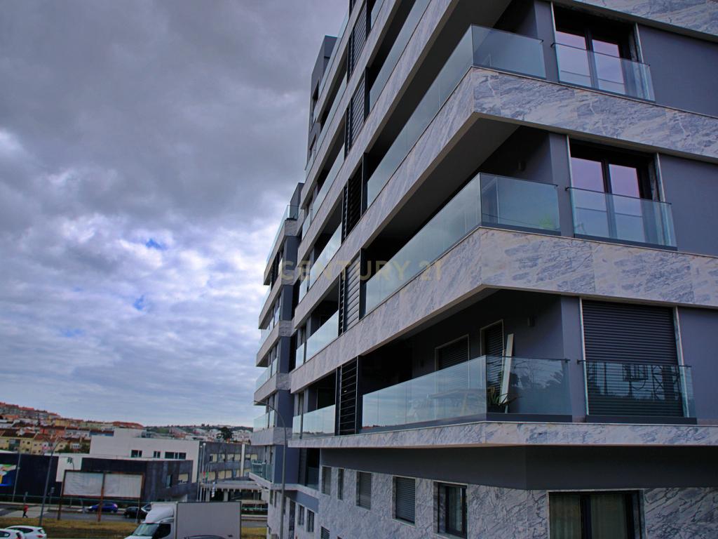 Oportunidade De Investimento Terreno Centro Amadora  com projeto aprovado e licenças a pagamento - Image 3