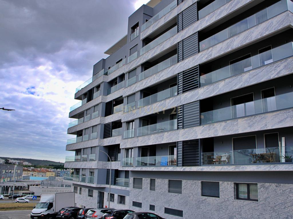 Oportunidade De Investimento Terreno Centro Amadora com projeto aprovado e licenças a pagamento - Image 1