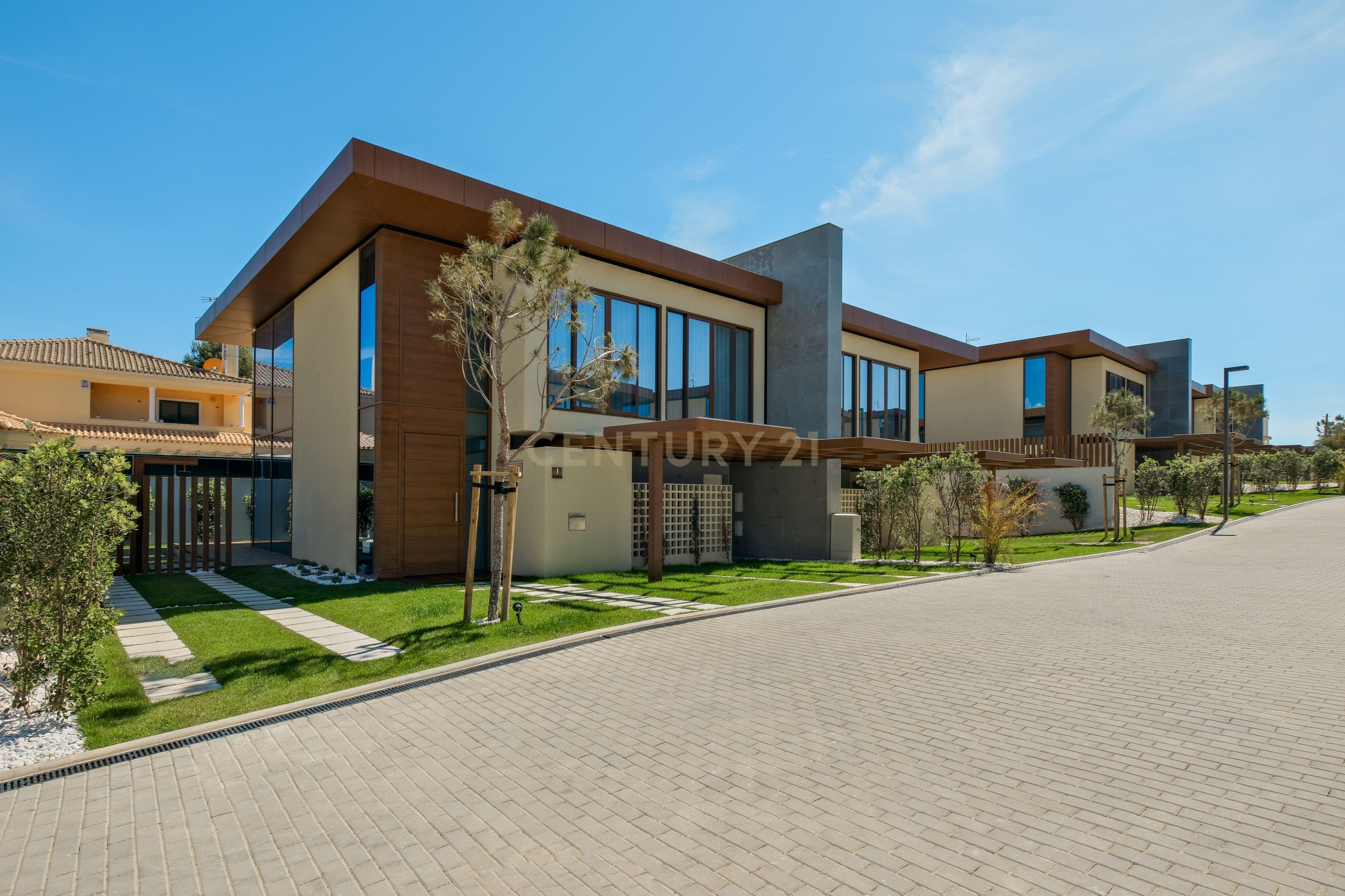 Moradia T4, com piscina, jardim, garagem privada em condomínio fechado em Cascais - Image 32