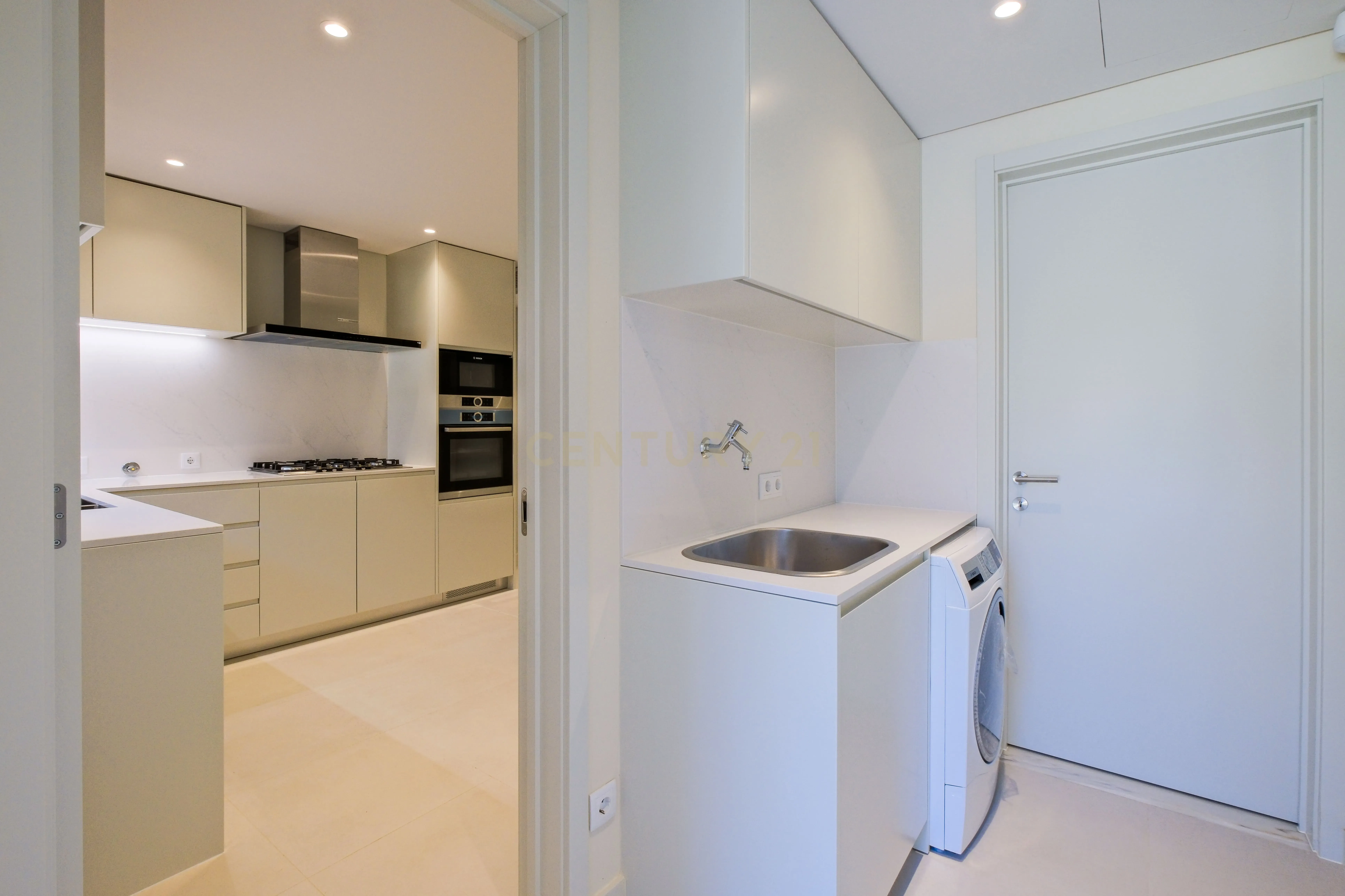 Moradia T4, com piscina, jardim, garagem privada em condomínio fechado em Cascais - Image 9