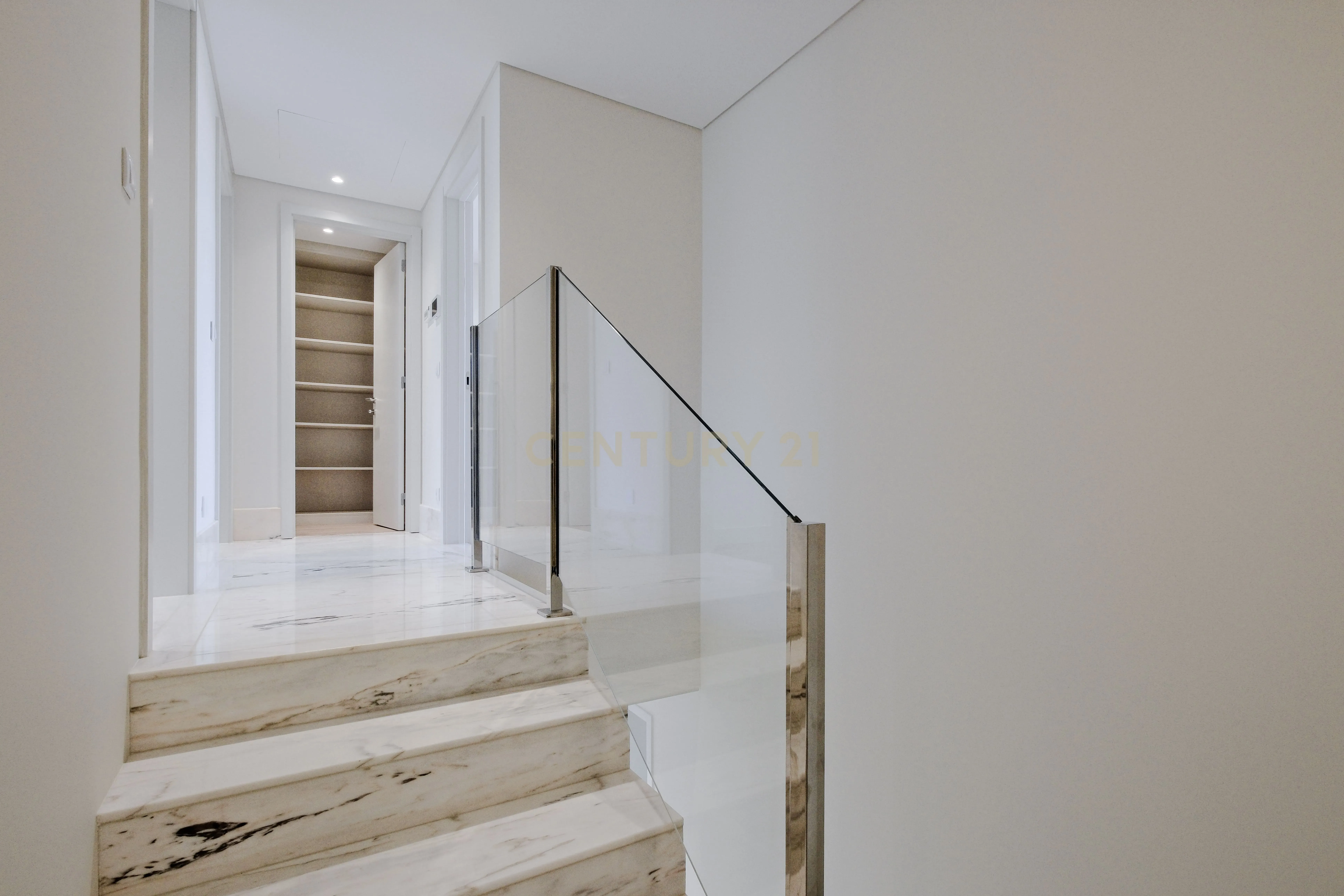 Moradia T4, com piscina, jardim, garagem privada em condomínio fechado em Cascais - Image 23