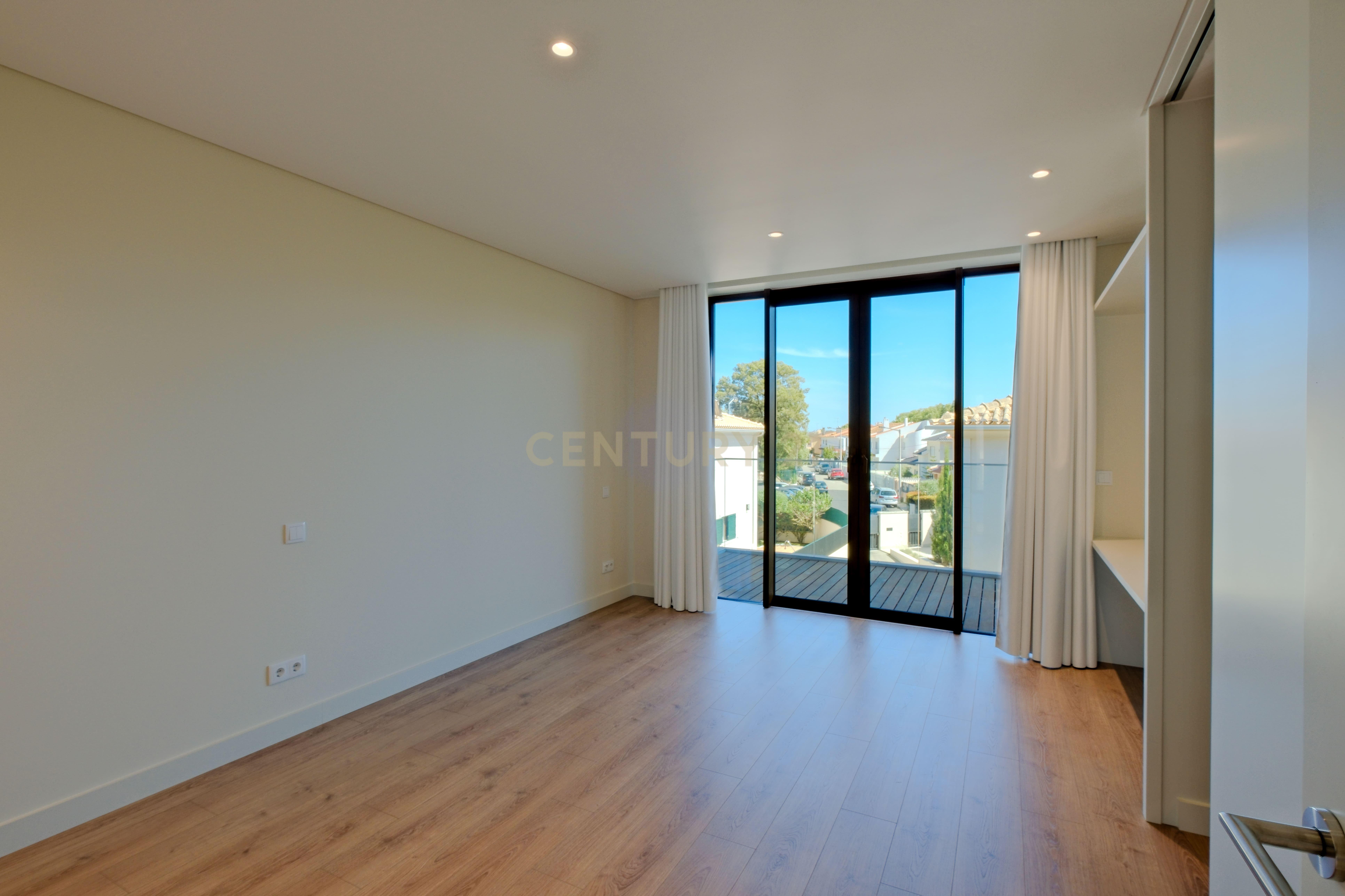 Moradia T4, com piscina, jardim, garagem privada em condomínio fechado em Cascais - Image 17