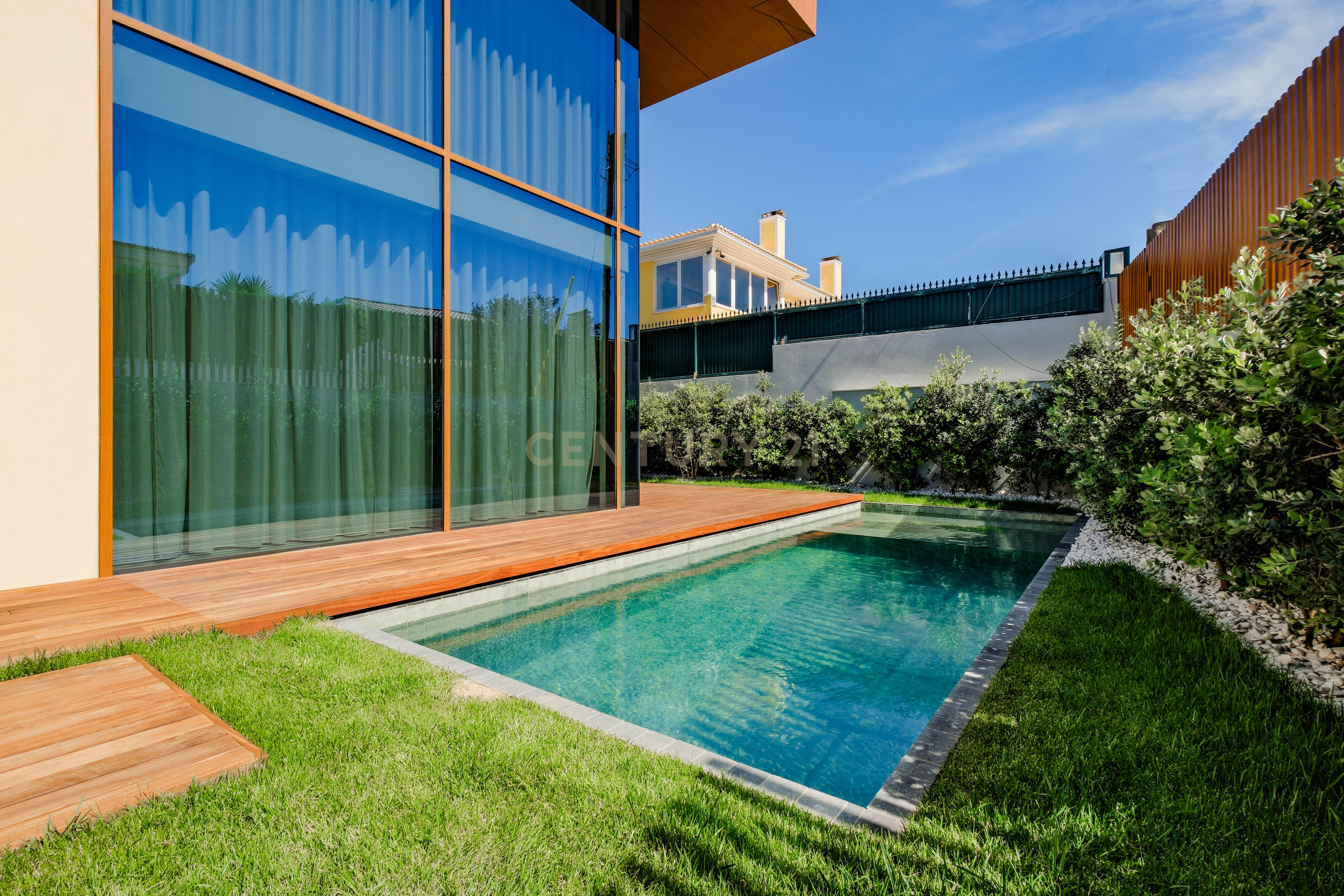 Moradia T4, com piscina, jardim, garagem privada em condomínio fechado em Cascais - Image 3
