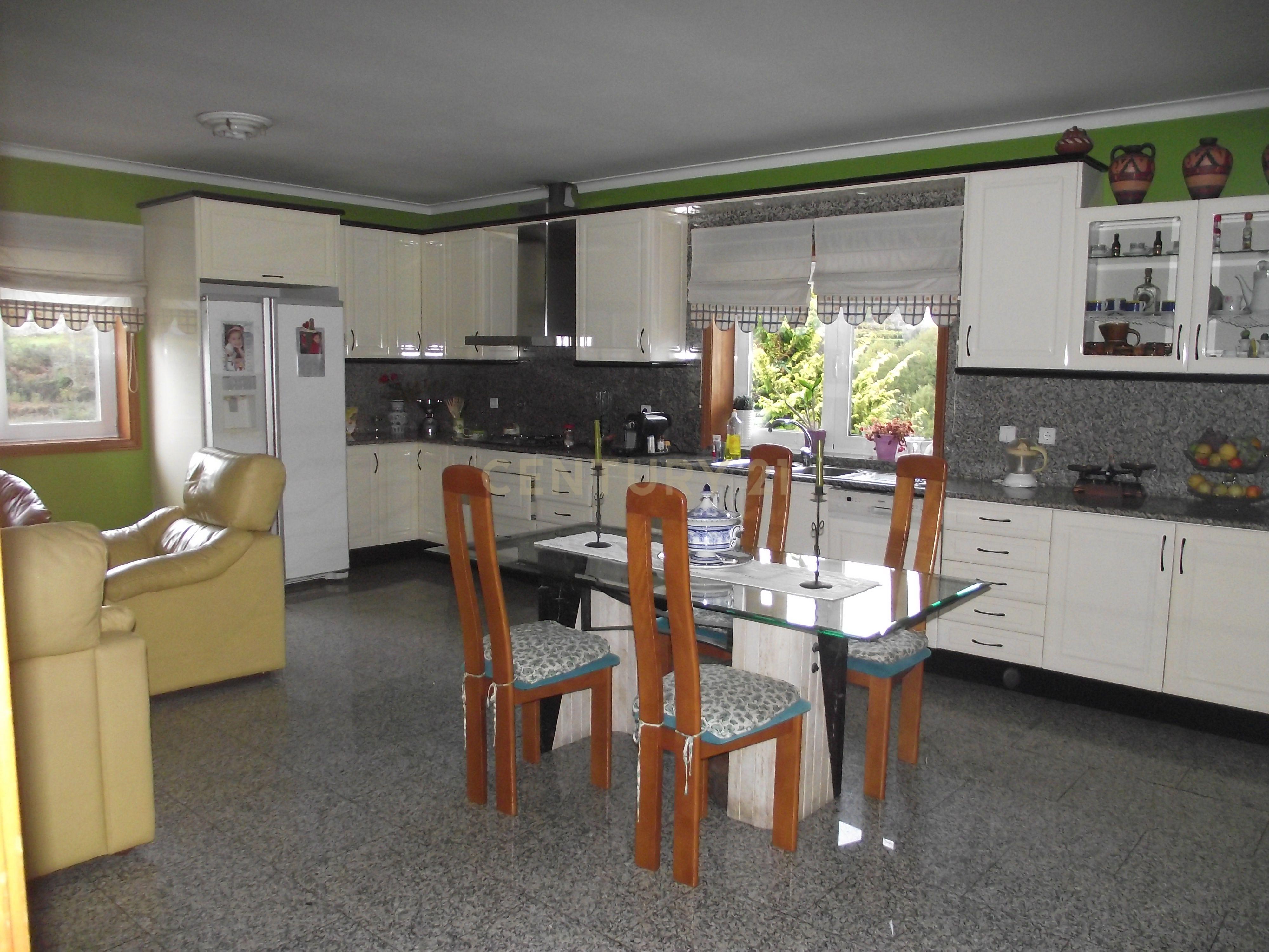Moradia com três quartos situada numa propriedade em Monção. - Image 23