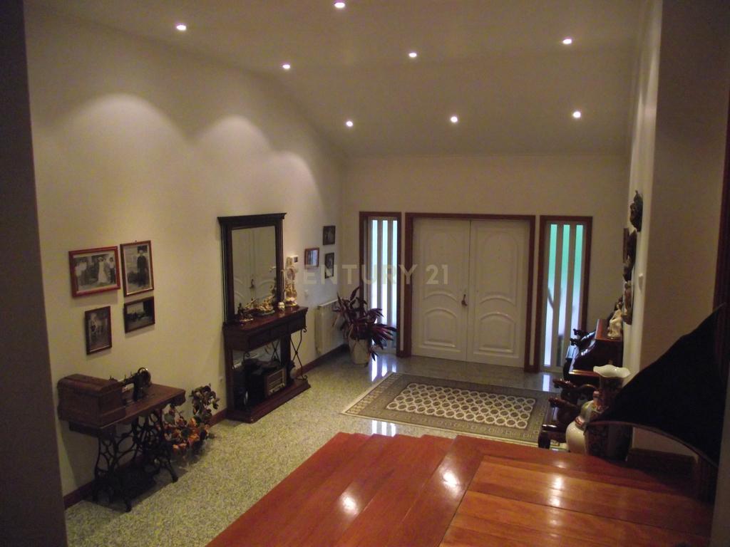 Moradia com três quartos situada numa propriedade em Monção. - Image 18