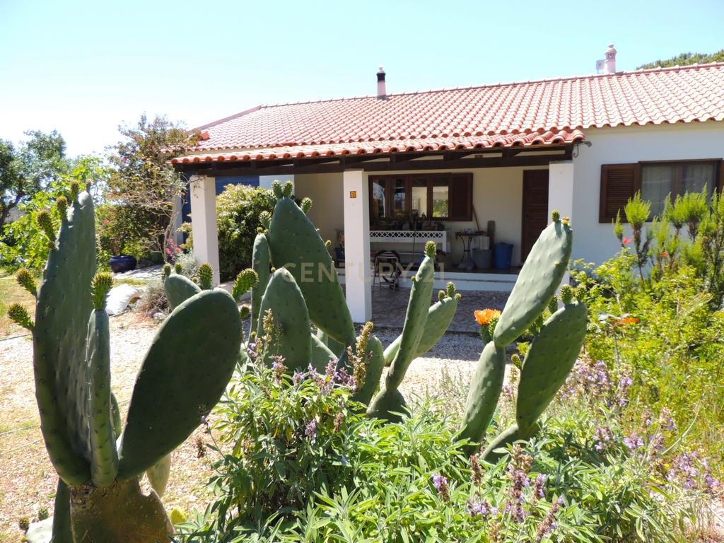 Quinta perto do Mar e de Aljezur, T3 mais uma ruina, com grande potential em Aljezur-Algarve - Image 3