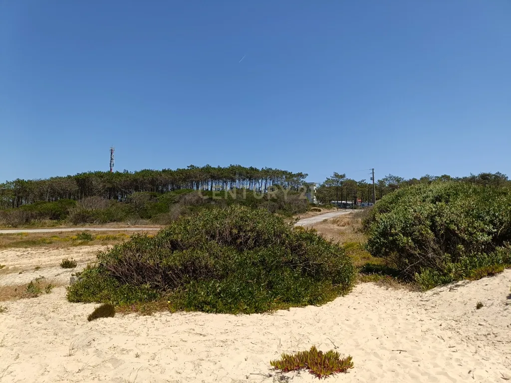 Reservado - Casa de Praia com vista lateral para o mar, com 2 garagens box, logradouro de boas dimensões, 3 quartos, a uma curta distância da praia paradisíaca de Vale Furado - Image 44