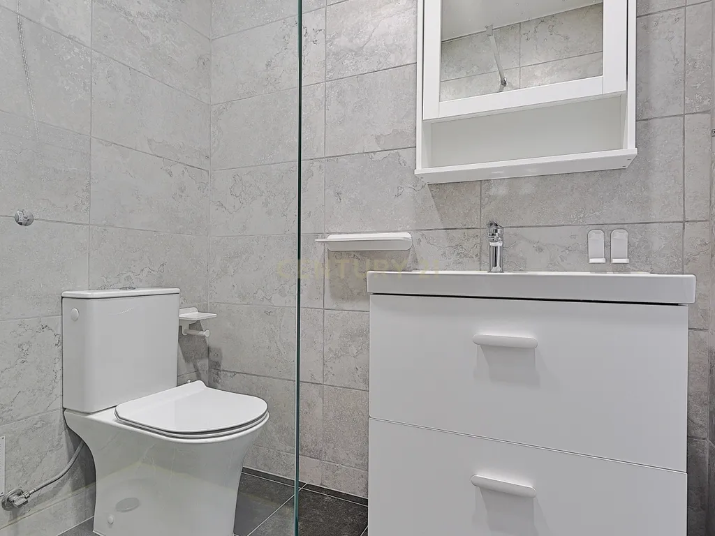 T2 Remodelado com Elevador | 86 m² | Aranguês – Setúbal - Image 20