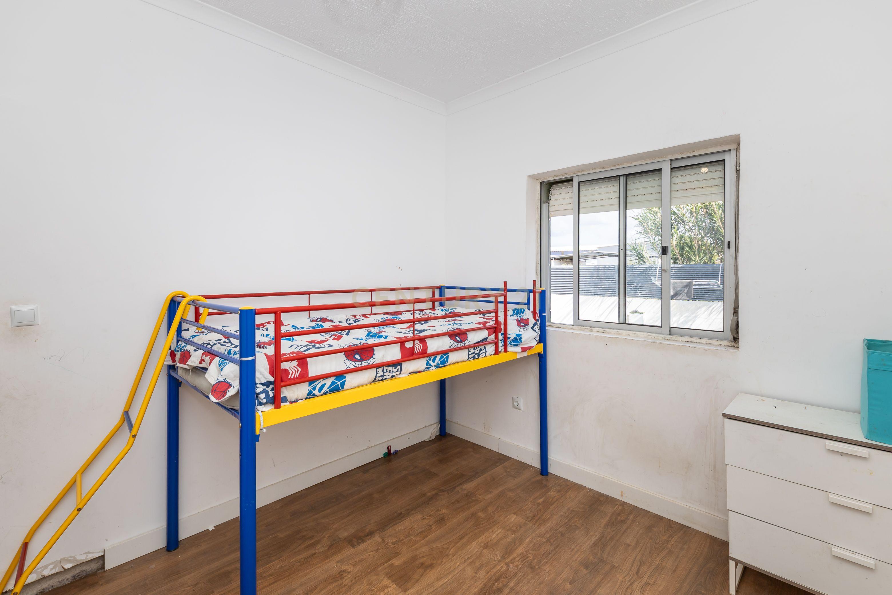 Moradia T2 em Sarilhos Pequenos Remodelada. - Image 22
