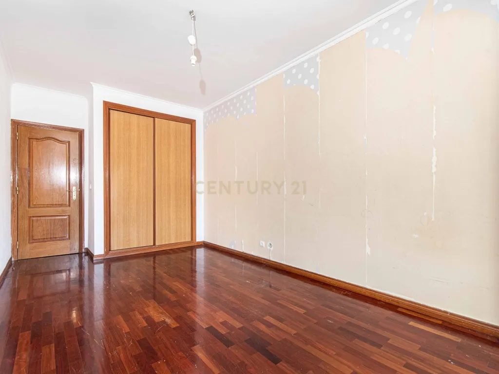 Apartamento T3 com varandas e Estacionamento | Cavaleira – Algueirão Mem Martins - Image 15