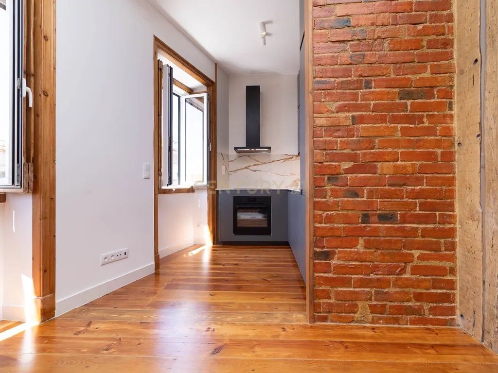 Apartamento T3  transformado em t2, totalmente remodelado -  coração de Lisboa - Image 1