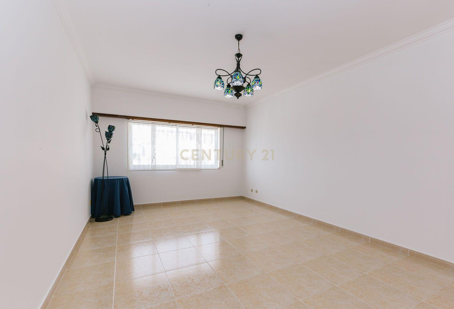 Fotografia 9 de T3 para arrendamento -Situado na Avenida da Liberdade| Ramada