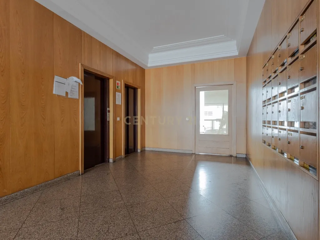 Excelente Apartamento T2 na Travessa das Condominhas - Image 3