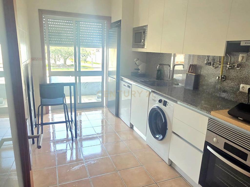 🏡 T2 com Suíte, Varandas e Garagem com Carregamento para Veículo Elétrico - Image 4