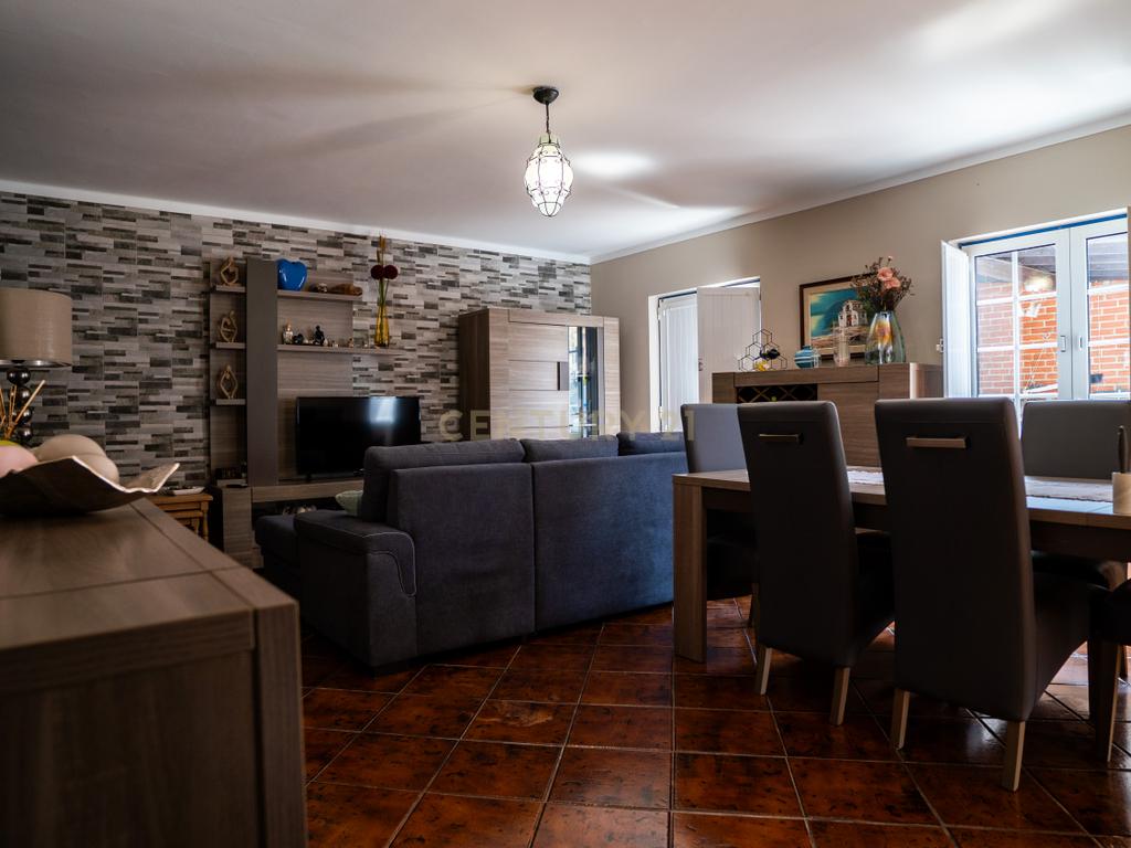 🏡 Moradia T4 Impecável em Olho Marinho – a poucos minutos de Peniche! - Image 3