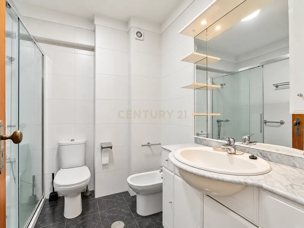 BAIXA DE PREÇO | Apartamento T2 em Cedofeita, Porto - Oportunidade Única! - Image 6