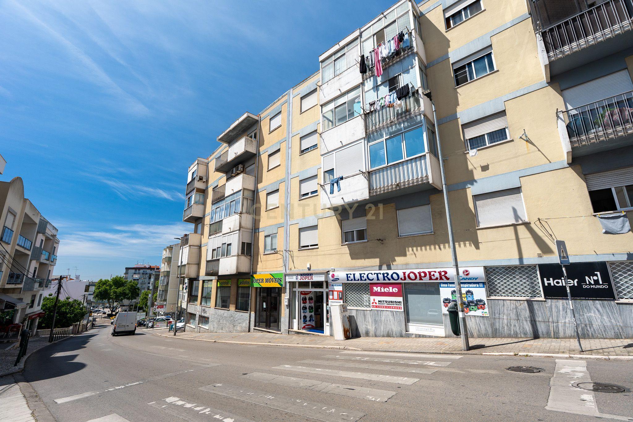Apartamento T1 em Corroios com Luz Natural e Boa Localização - Image 18