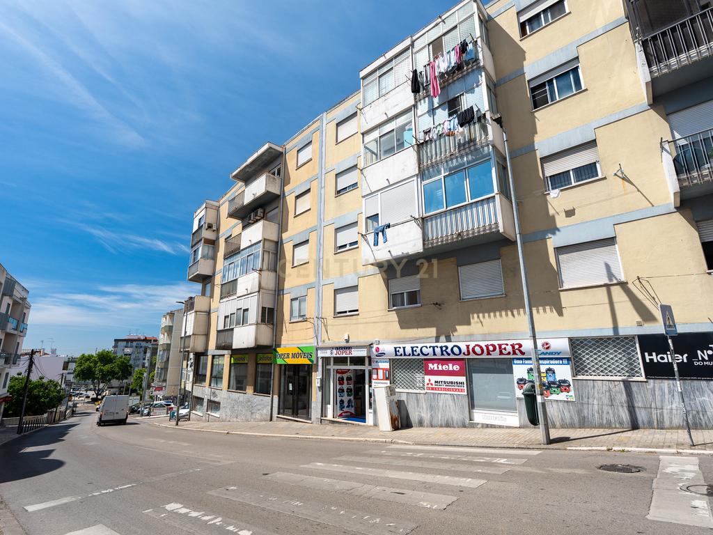 Apartamento T1 em Corroios com Luz Natural e Boa Localização - Image 18