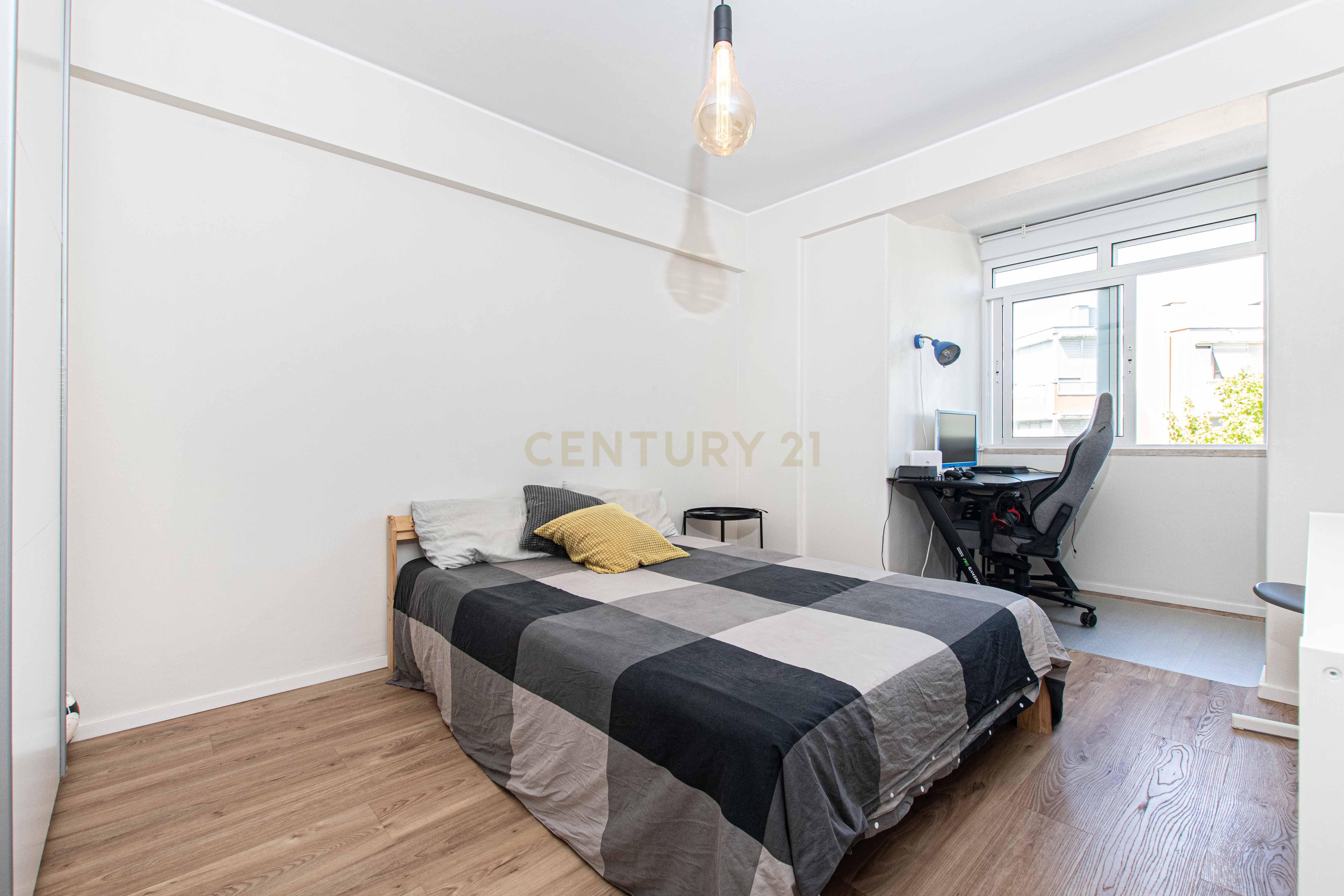 Fotografia 8 de Apartamento T2 Totalmente Remodelado | Acabamentos de Alto Padrão | Damaia