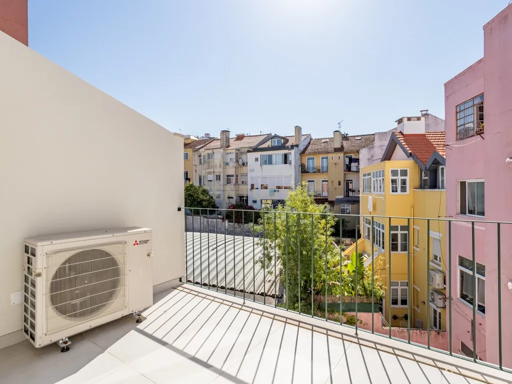 Duplex T3 para Venda, em Campolide – Pé-Direito Duplo, Terraço e Classe Energética A | 940.000 € - Image 33