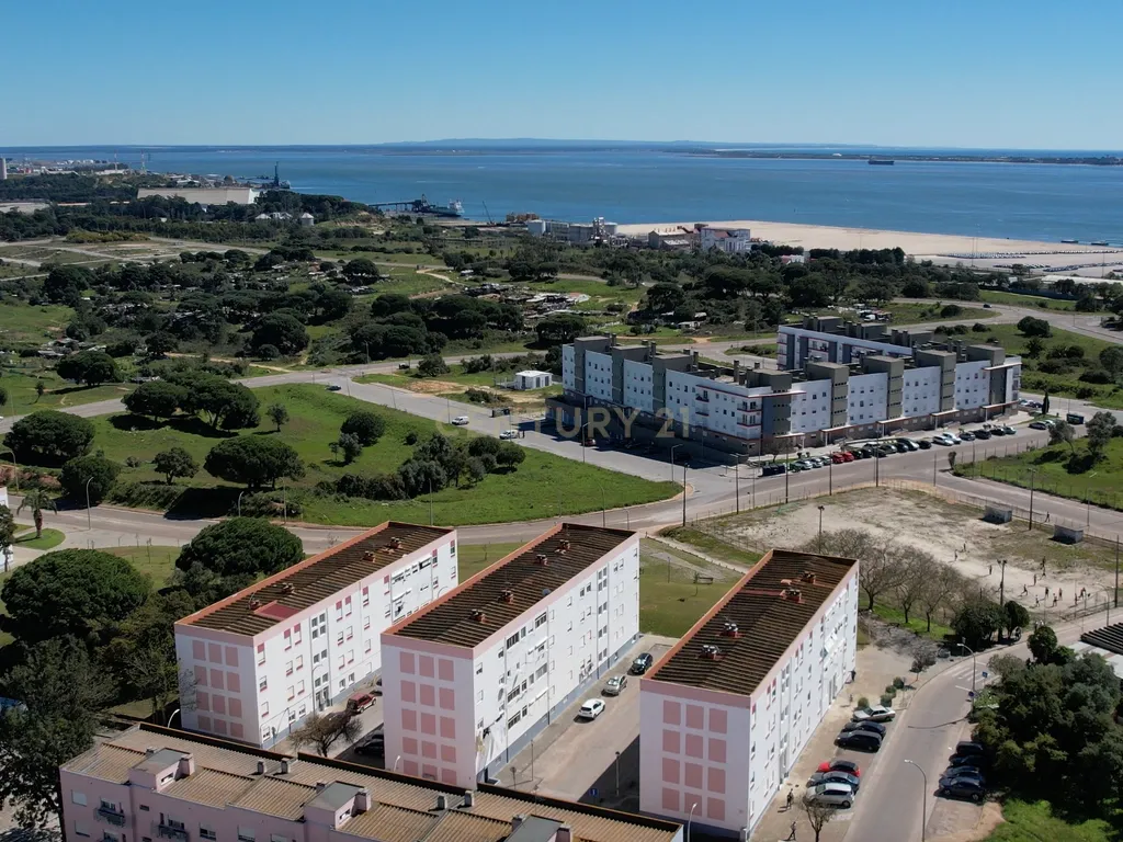Moradia T3 em Setúbal: Perto da Praia e da Natureza - Image 44