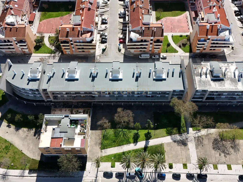 Apartamento T4 com Terraço, Varandas, Garagem e Lugar de Estacionamento, na Vila Serena, Pinhal Novo - Image 37
