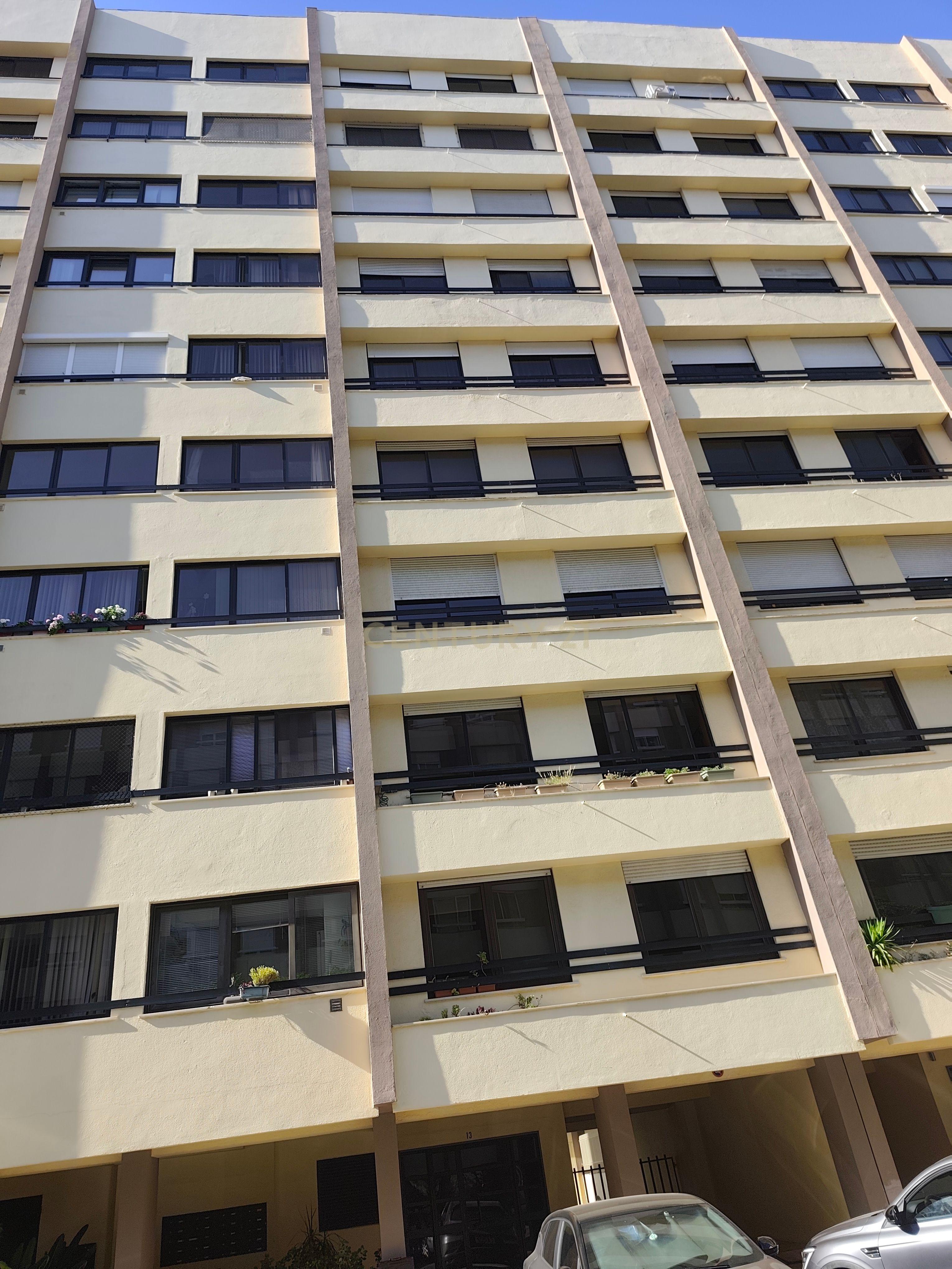 Fotografia 3 de Apartamento T3 Central em Nova Oeiras com Vista Agradável,