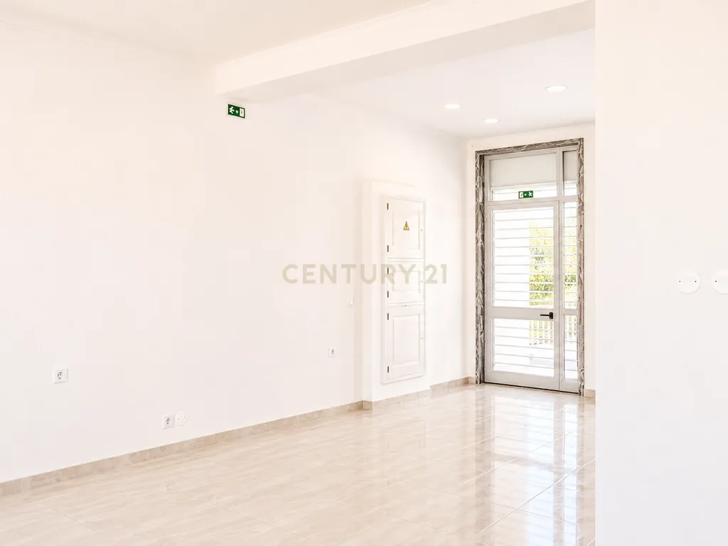 LOJA COMERCIAL COM DUAS FRENTES | PORTO SALVO | OEIRAS - Image 2