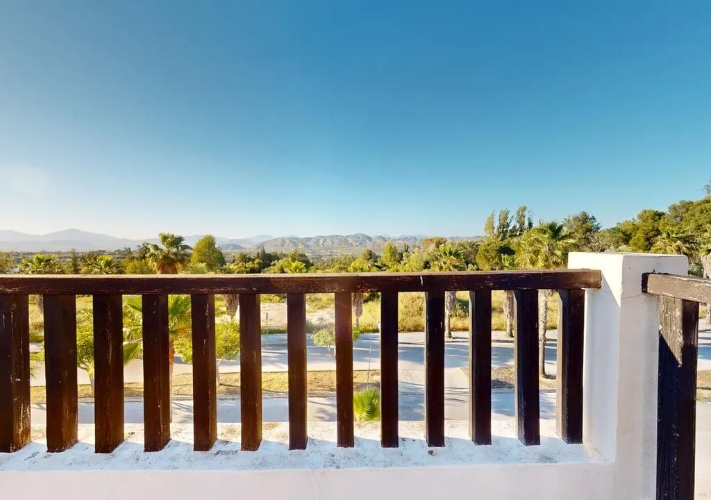 Casa Térrea em Málaga com Jardim e Piscina em Comunidade Fechada - Image 37