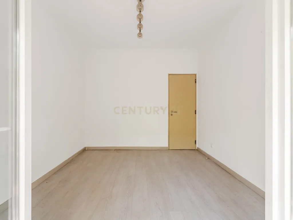 Apartamento T3 com Excelente Localização em Agualva-Cacém - Image 10