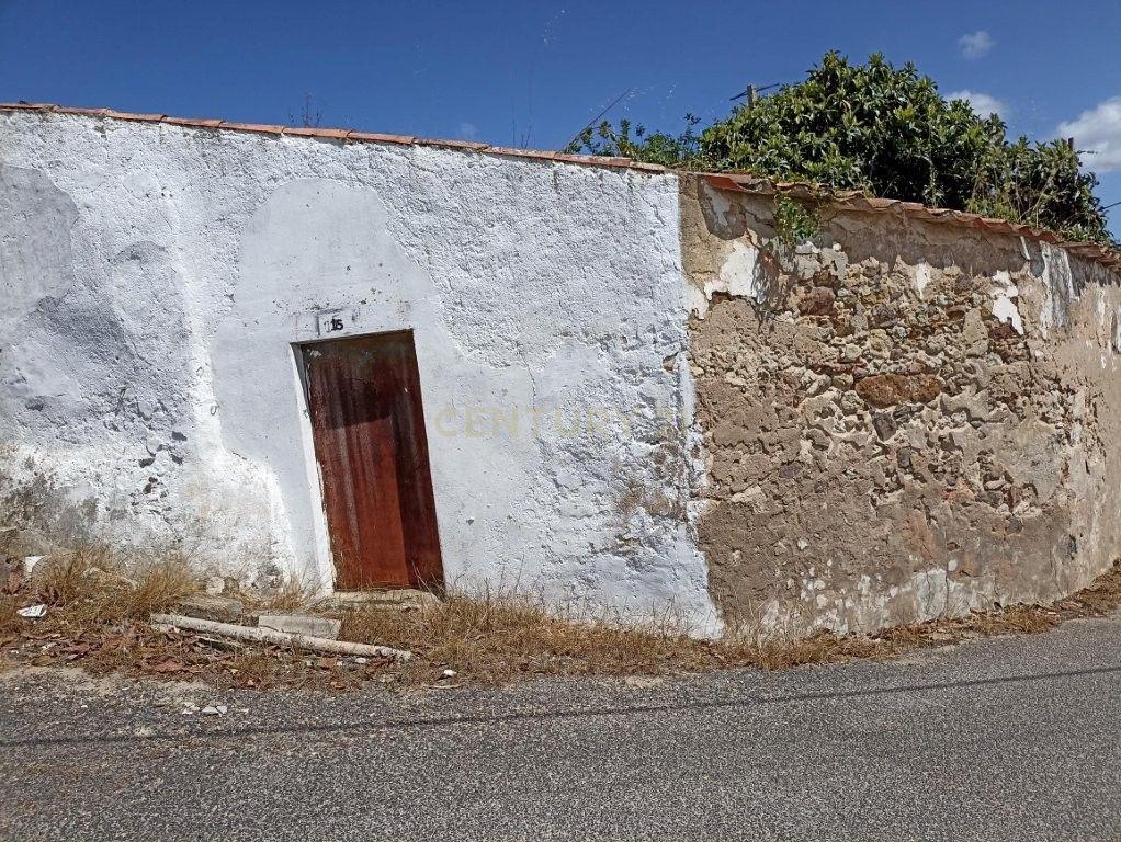 Fotografia 4 de Moradia para reconstrução | 396 m² | Lote 529 m² | Freiria, Torres Vedras