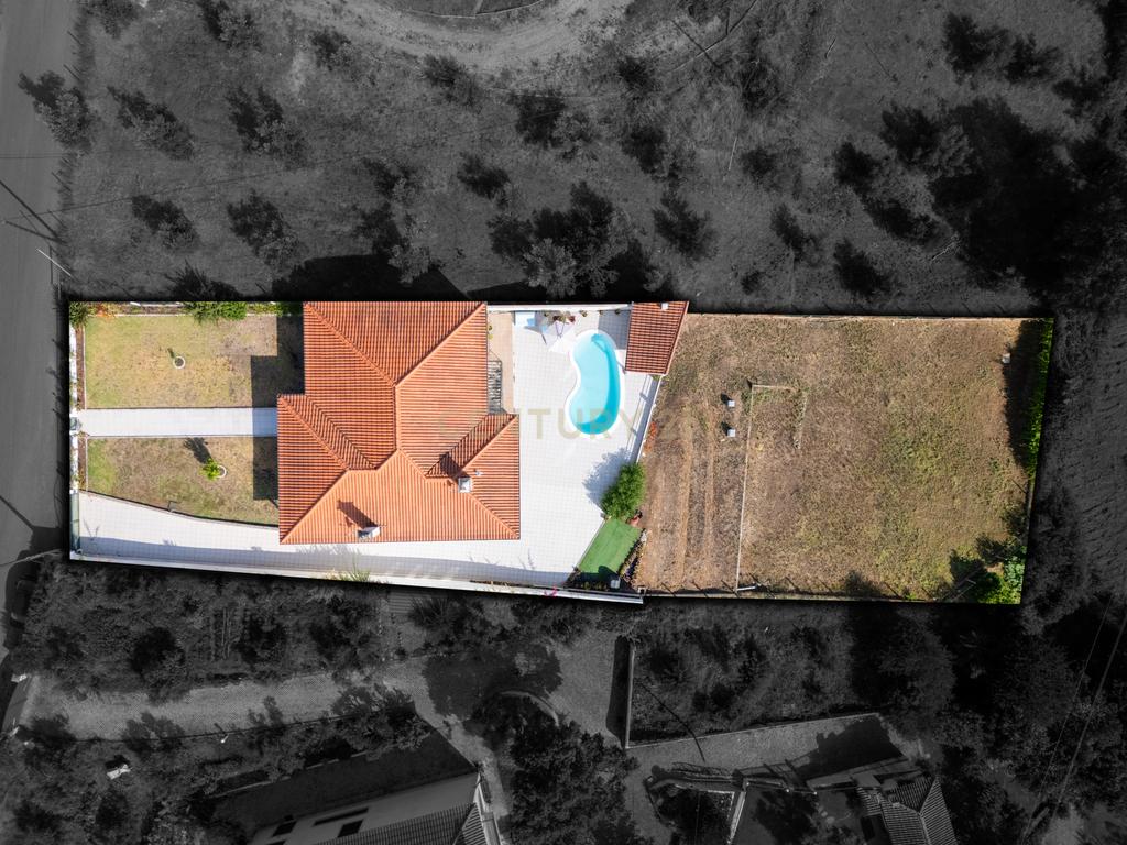 Moradia de Luxo com Vista Panorâmica sobre o Castelo do Bode e Piscina Privada - Image 21