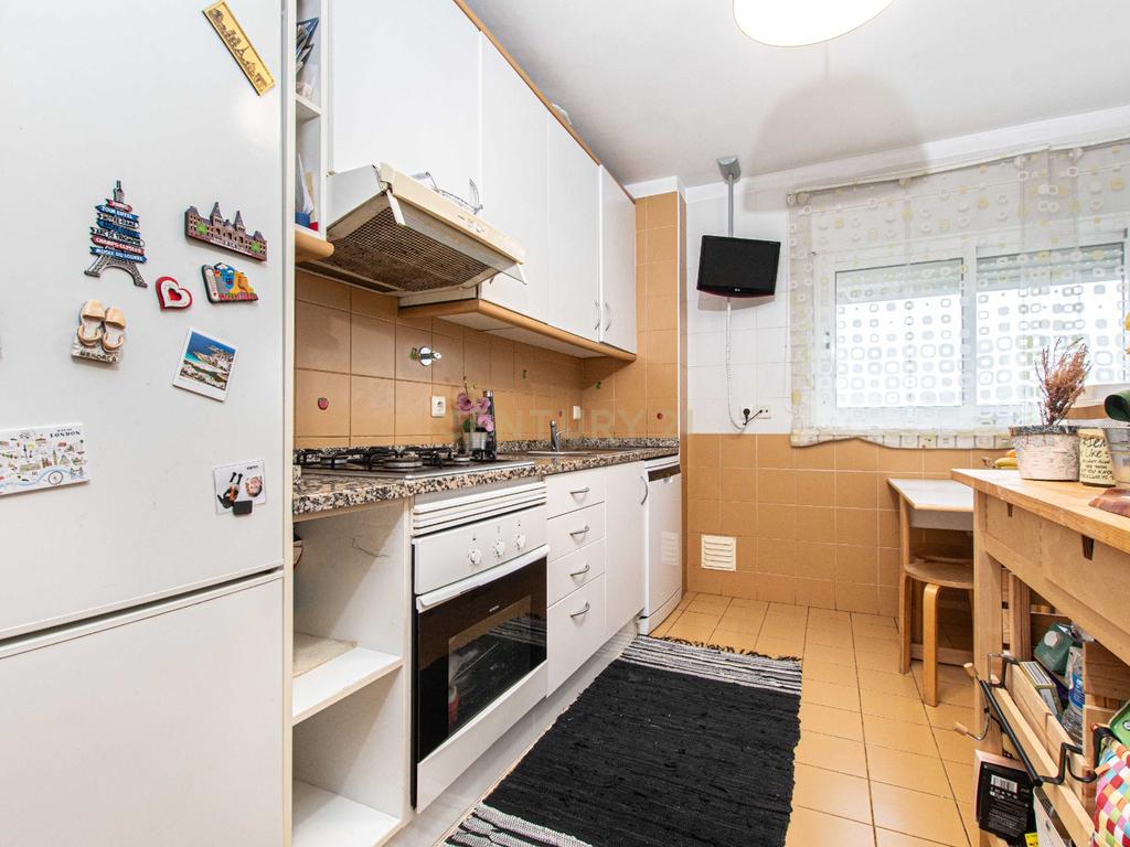 Apartamento T2 com Vista Panorâmica em Lisboa e um lugar de estacionamento na Rua Carlos Botelho - Lisboa  - Image 14