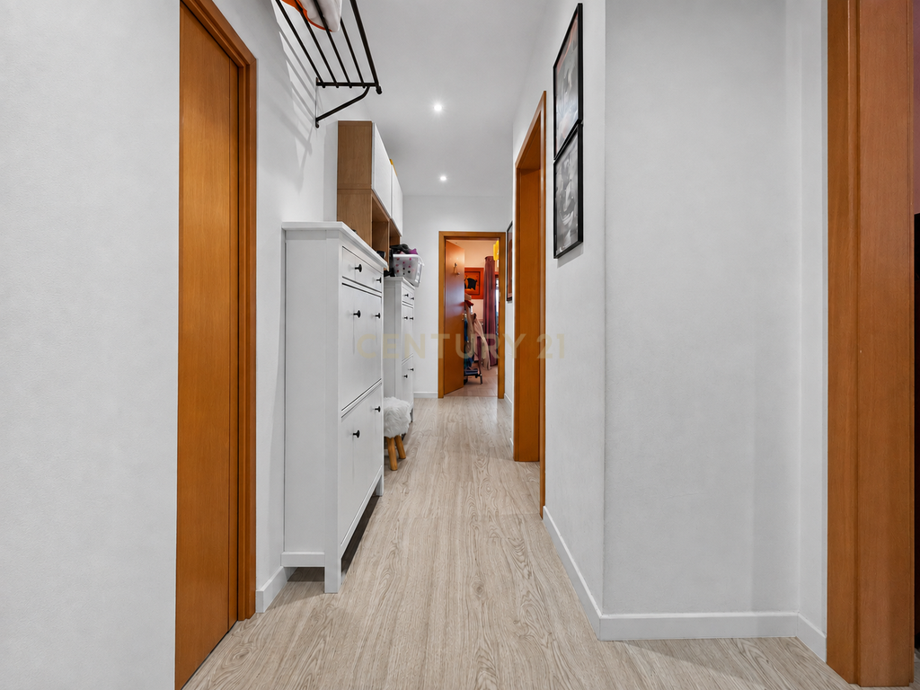 Apartamento T2 com Terraço de 37 m² na Urbanização do Bom Retiro - Image 9