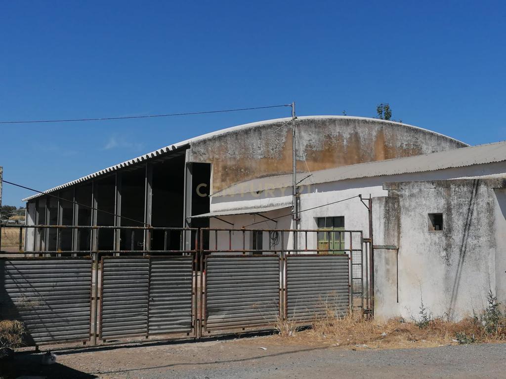 Beja, 2040,150 m2 de Armazéns Diversos instalados em 7190,690 m2 de terrenos Urbanos e ainda 2,5 hectares de terrenos Rústicos - Image 14