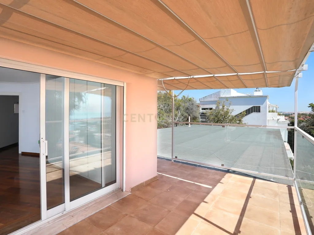 Deslumbrante Moradia T4+1 com Vista Mar e Piscina, Monte Estoril - Image 33